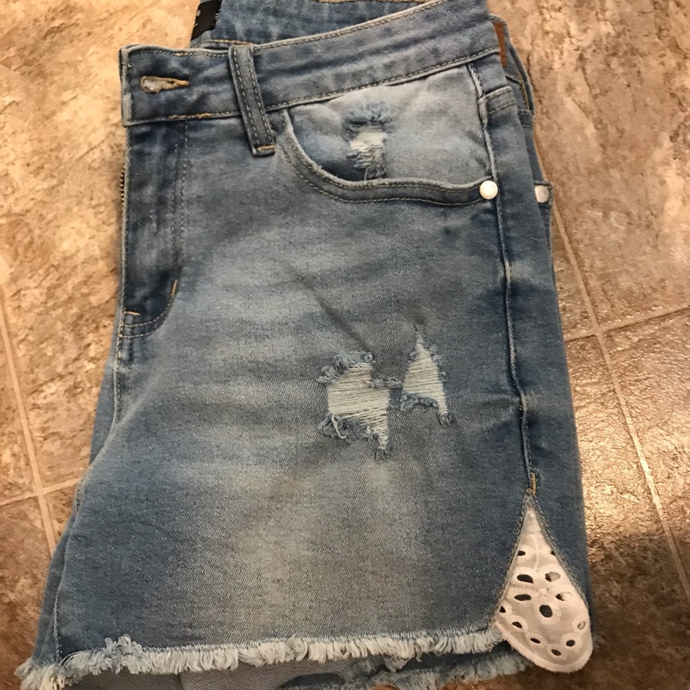 Jean shorts eyelet detail on side